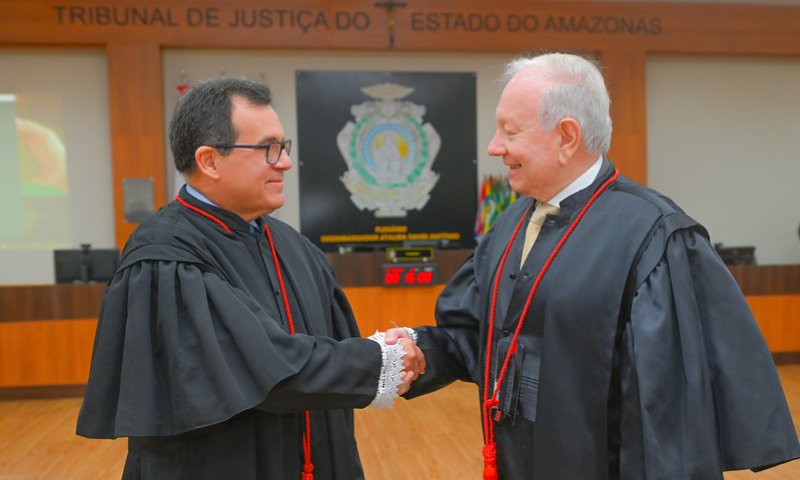 Desembargadores João Simões e Airton Gentil tomam posse no TRE-AM; veja vídeo