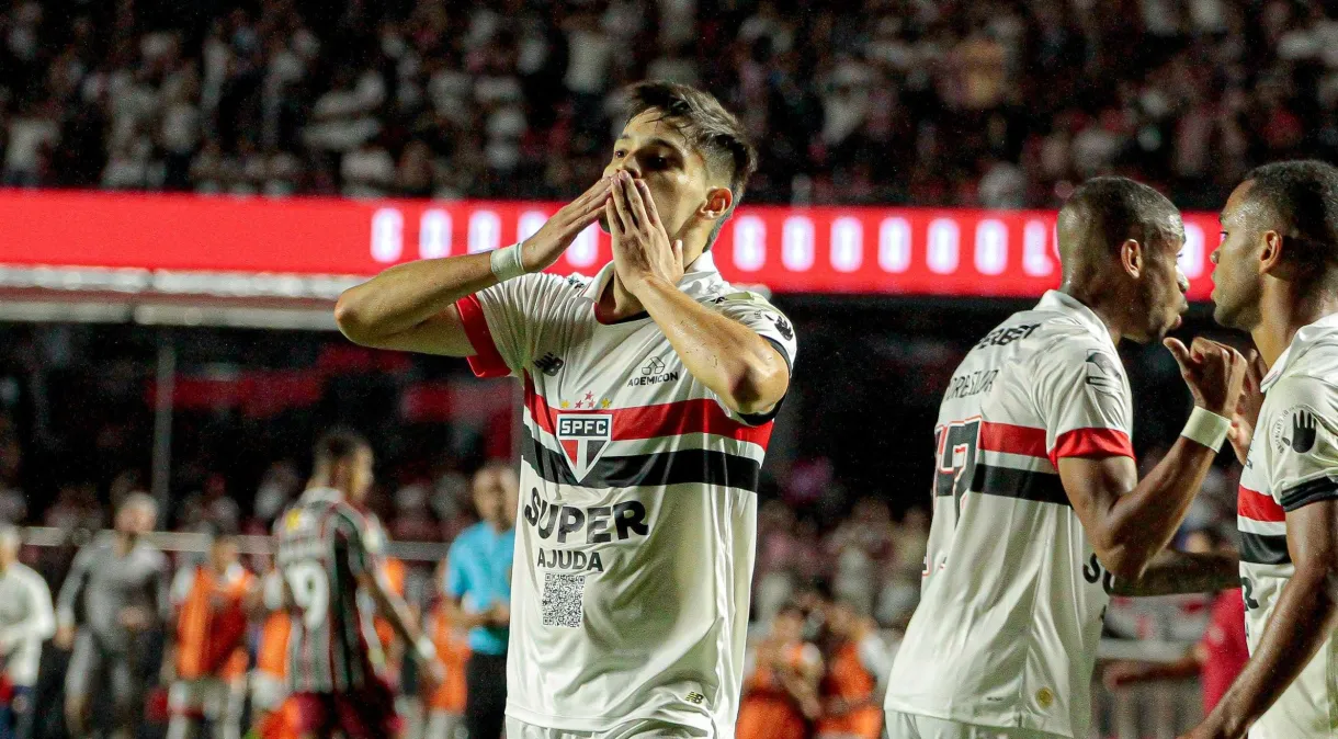 Com gol no fim do jogo, São Paulo vence Fluminense, que fica no Z4 do Brasileirão
