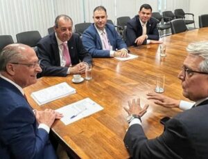 Bancada do AM se reúne com Alckmin para defender o setor de plásticos na Zona Franca de Manaus