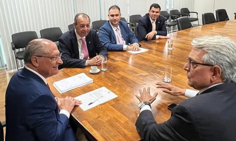 Bancada do AM se reúne com Alckmin para defender o setor de plásticos na Zona Franca de Manaus