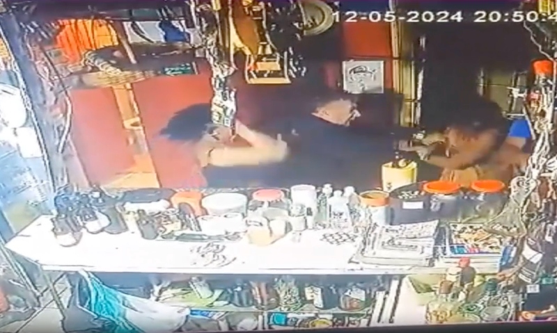 Garganta cortada: veja momento que mulher é morta ao puxar briga em bar; cenas fortes