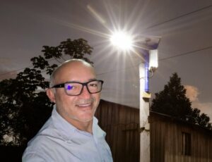 Prefeito Jair Souto recusa projeto estadual e gasta mais de R$ 1,3 milhão com lâmpadas LED em Manaquiri
