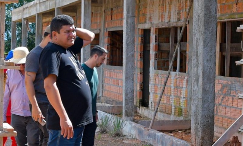 Nathan Macena vai gastar quase R$ 8 milhões para terminar obras em apenas três escolas em Careiro Castanho