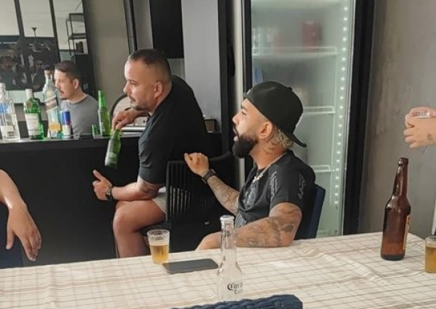 Foto de Gabigol com camisa do Corinthians vaza e causa alvoroço entre torcedores; veja