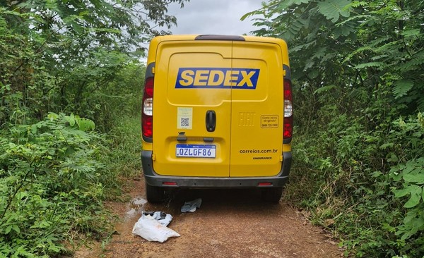 Criminosos atacam carro dos Correios e sequestram motorista em Manacapuru; veja vídeo