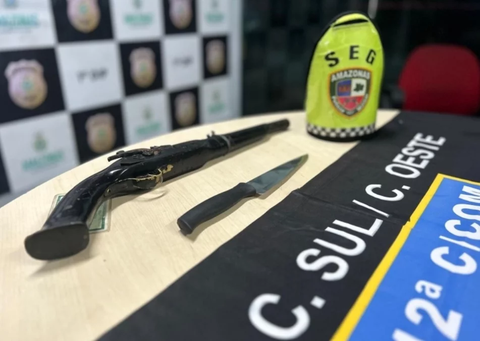 Assaltantes são flagrados tocando o terror dentro de ônibus em Manaus