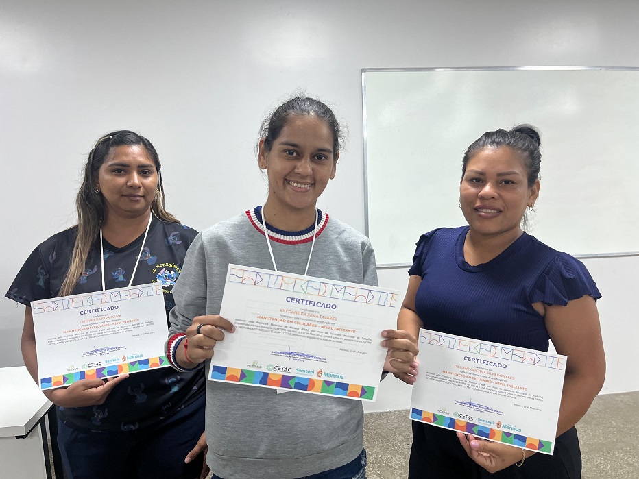 Prefeitura de Manaus certifica turmas do curso básico ‘Técnico de Celular’