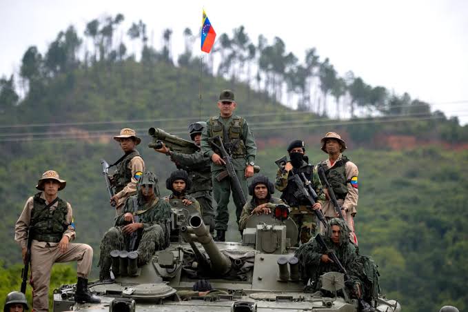 Venezuela ameaça a paz no continente e pode atacar a Guiana antes das eleições; entenda