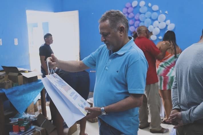Exclusivo: Renato Afonso gastou R$2,3 milhões e alunos receberam sacolas de papel em vez de mochilas escolares em Pauini