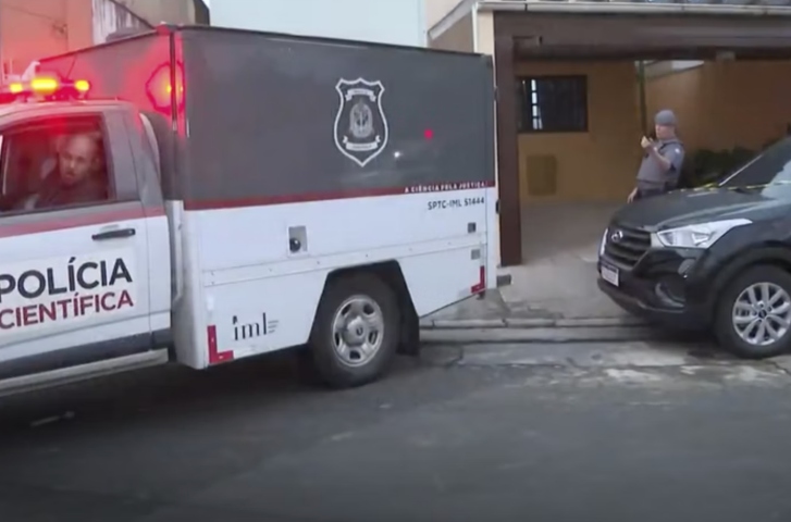 Adolescente tem celular confiscado pelos pais e mata a família toda