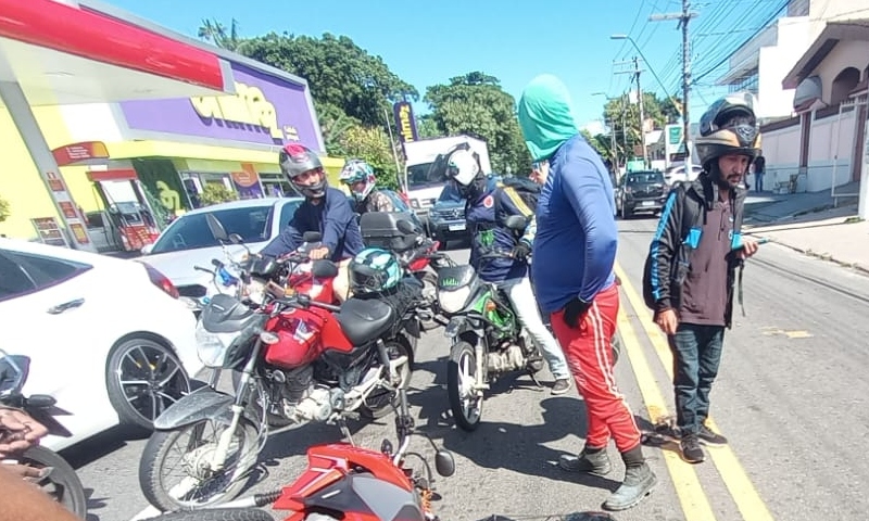 Motoqueiro tem cabeça esmagada por ônibus durante acidente em Manaus; veja vídeo