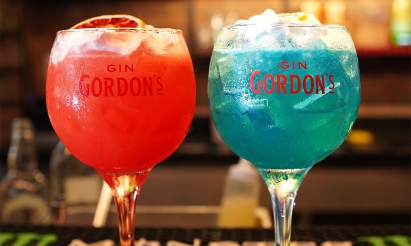 Restaurantes Lançam Drinks Temáticos nas Cores dos Bois para Celebrar a Cultura de Parintins