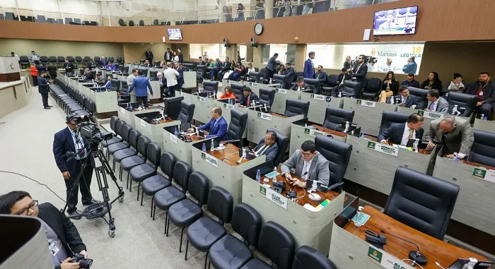 Justiça do AM reavalia lei que aumentou ‘Cotão’ dos vereadores para R$ 33 mil