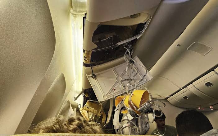 Turbulência fatal: passageiros vivem momentos de terror dentro de avião; veja vídeo