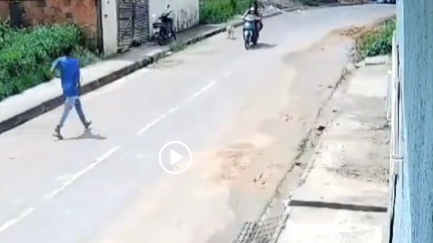 Ladrão com terç4do arranc4 mulher e bebê de moto durante assalto no Amazonas; veja vídeo