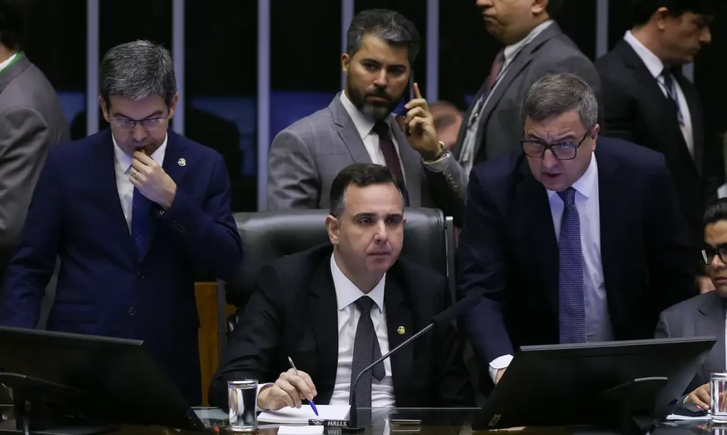 Pacheco pauta PL que pretende taxar compras em plataformas como Shein e Shopee para quarta-feira