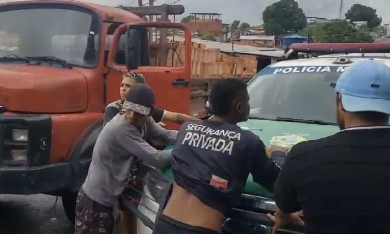 Golpe em compra de tijolos termina na delegacia em Manaus; veja vídeos