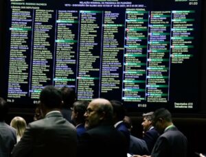Veto de Bolsonaro que barrou lei da mordaça é mantido pelo Congresso Nacional