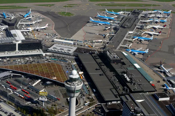 Motor de avião fabricado pela Embraer ‘engole’ pessoa no aeroporto de Amsterdã