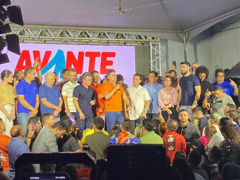 Prefeito de Manaus, David Almeida, lança pré-candidatura à reeleição no Morro da Liberdade