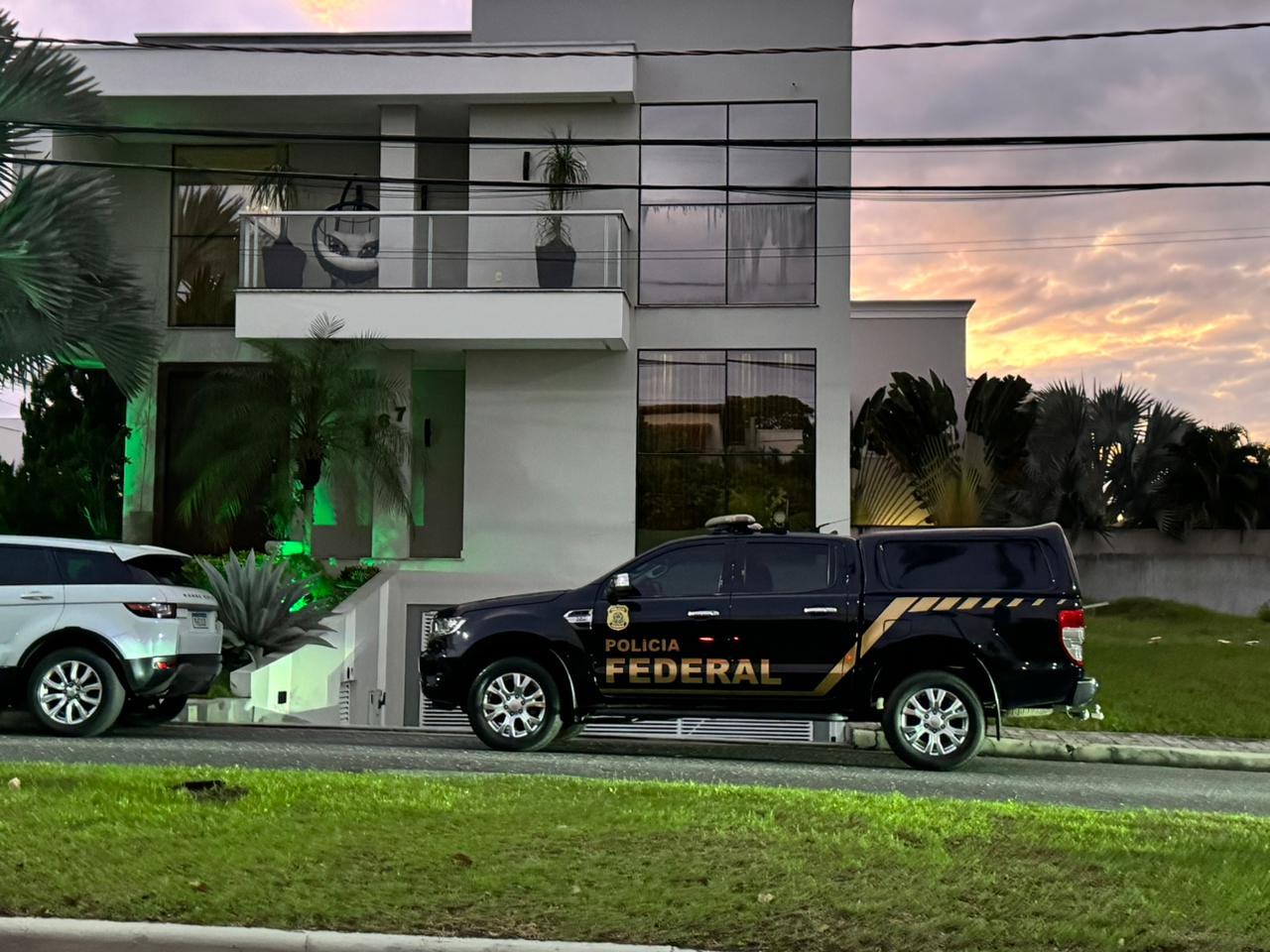 Urgente: Policia Federal no Condominio de Luxo na Bola das letras, na casa do ex secretário de governo, Braguinha
