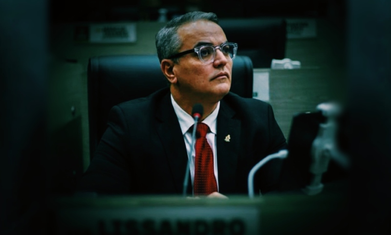 Vereador Lissandro Breval é processado por estelionato e falsificação de assinatura da própria mãe