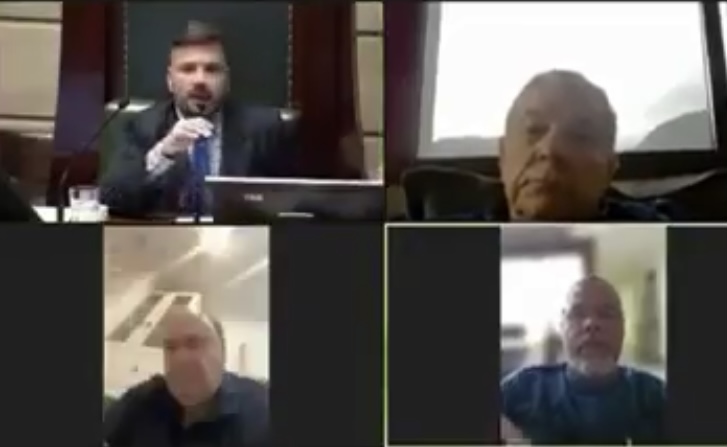 Vereador é flagrado s3minu em sessão on-line da Câmara; veja vídeo