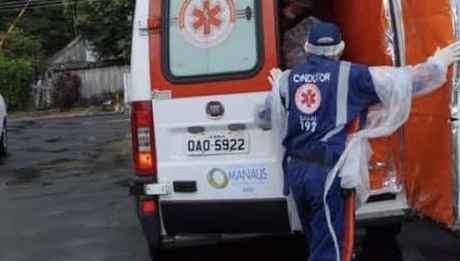 Grave acidente jog4 motoqueiro debaixo de carreta no Distrito Industrial