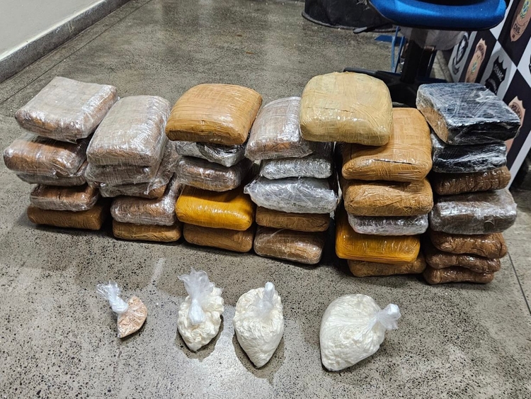 Delivery do Crime: com R$ 600 mil em drogas, dupla é presa fazendo entregas em Manaus