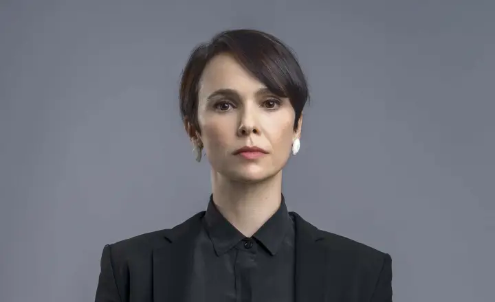 Débora Falabella revela que está sendo perseguida, relata desespero e faz desabafo