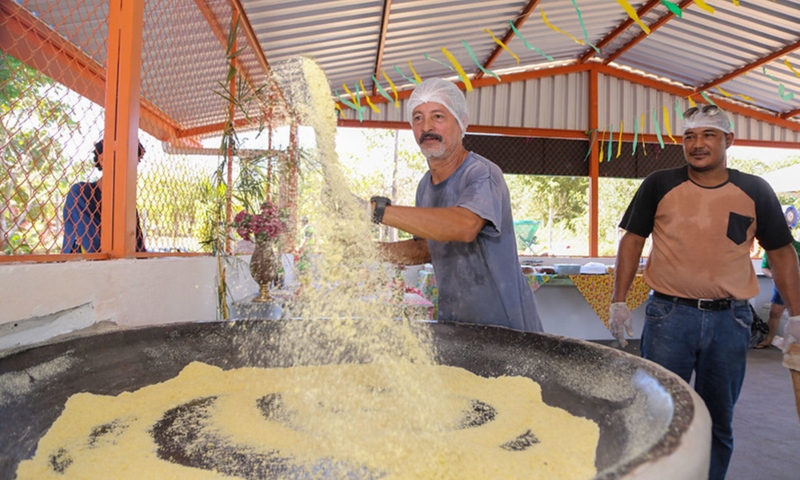 Prefeitura de Manaus investe na agricultura familiar com 1ª Casa de Farinha na comunidade Hollywood