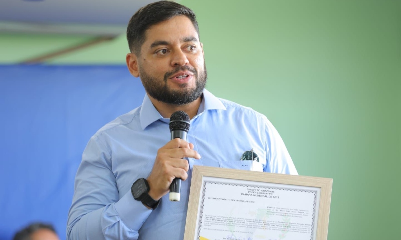 Reitor da UEA recebe título de cidadão apuiense
