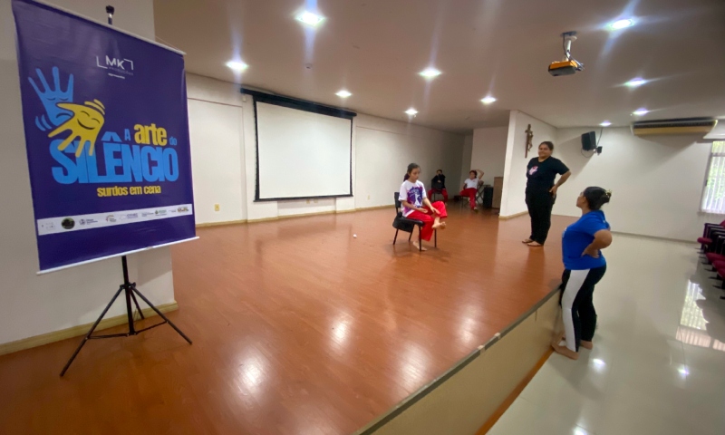 Projeto “A Arte do silêncio” promove teatro inclusivo para surdos em Manaus