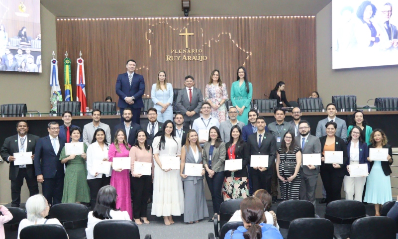 Auditores de Controle Externo do TCE-AM são homenageados em Sessão Especial na ALEAM