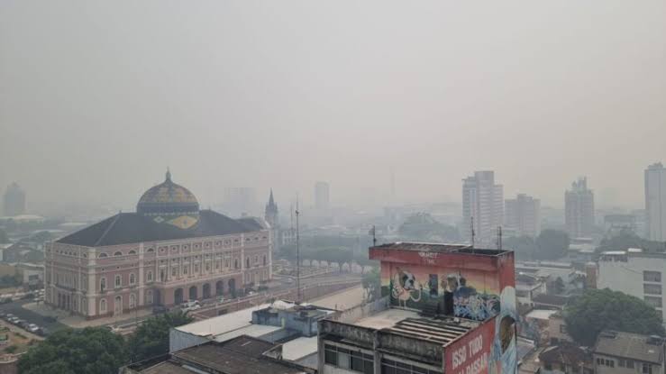 Crise Ambiental: Manaus enfrenta nova ameaça de fumaça após aumento de focos de incêndio