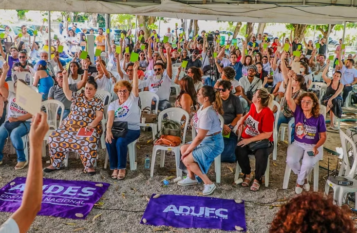 Professores das universidades federais decidem encerrar greve em todo o país