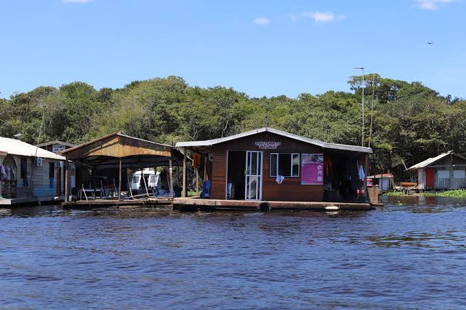 Nova decisão judicial impede retirada de flutuantes do Tarumã em Manaus