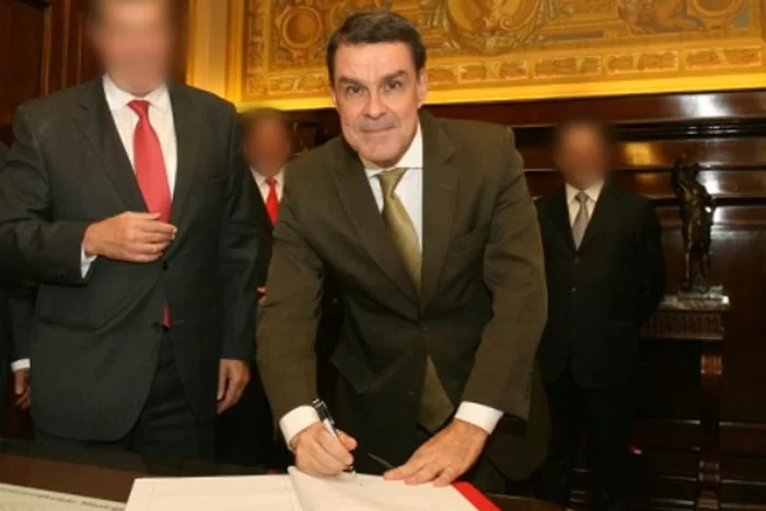 Desembargador vendia sentenças e lavava dinheiro de propina em posto de combustíveis