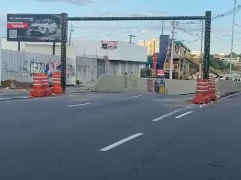 Novo limitador de altura é instalado após ac1dente com carreta em Manaus