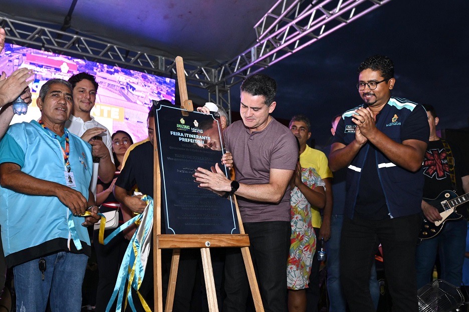 Prefeito David Almeida inaugura novas estruturas da feira itinerante Prefeito 2