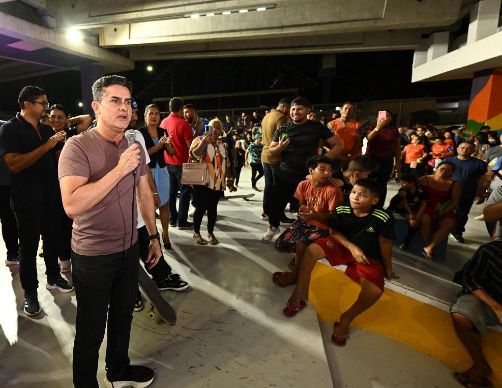 Prefeito David Almeida entrega primeira pista de skate coberta na zona Norte de Manaus