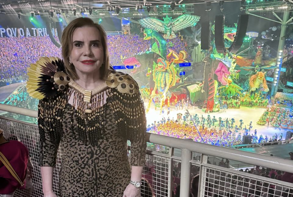 Presidente do TCE-AM, Yara Lins, marca presença na abertura do Festival de Parintins
