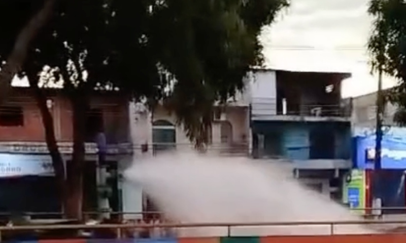 Água é desperdiçada na Compensa em dia em que Manaus enfrenta desabastecimento; veja vídeo