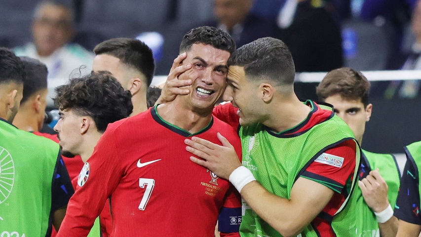 Cristiano Ronaldo explica choro em campo: “Alegrar as pessoas é o que mais me motiva”