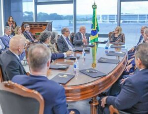 Lula se reúne com ministros de Estado para tratar da alta do dólar