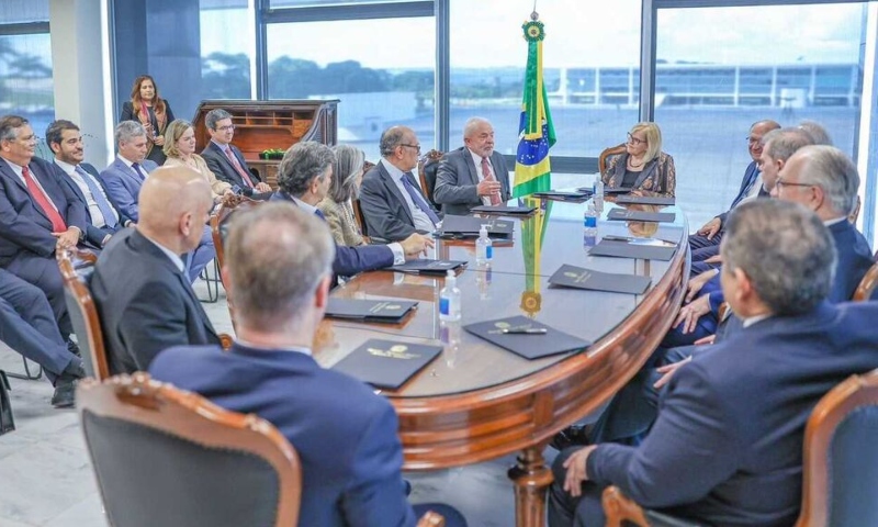 Lula se reúne com ministros de Estado para tratar da alta do dólar