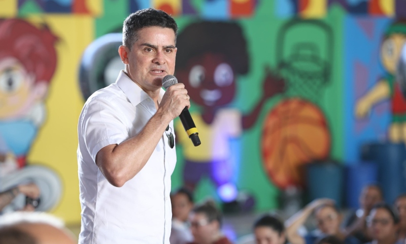 Prefeito David Almeida reinaugura escola municipal João Goulart, na zona Norte