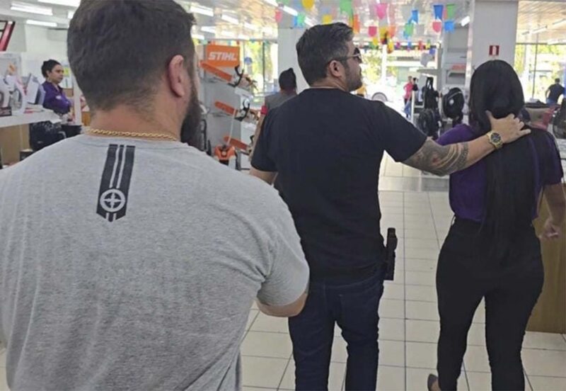 Urgente: funcionária da TV LAR é presa em loja do Centro de Manaus