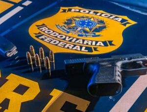 PRF apreende armas e detém dois homens na BR-174 em Manaus