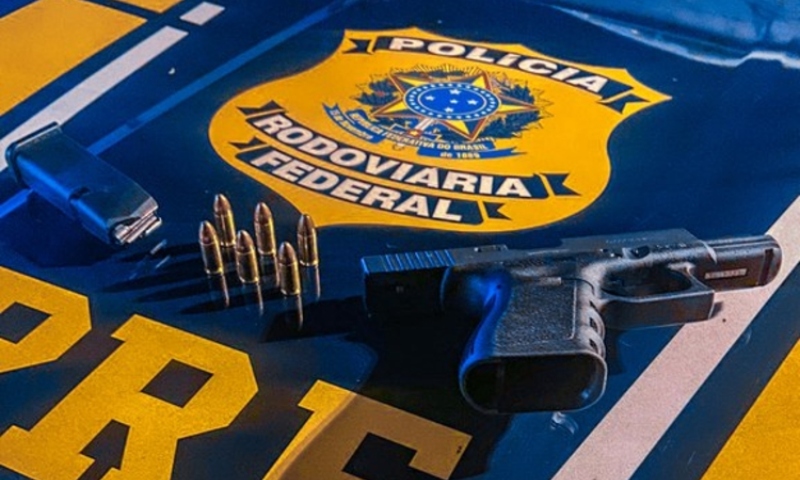 PRF apreende armas e detém dois homens na BR-174 em Manaus